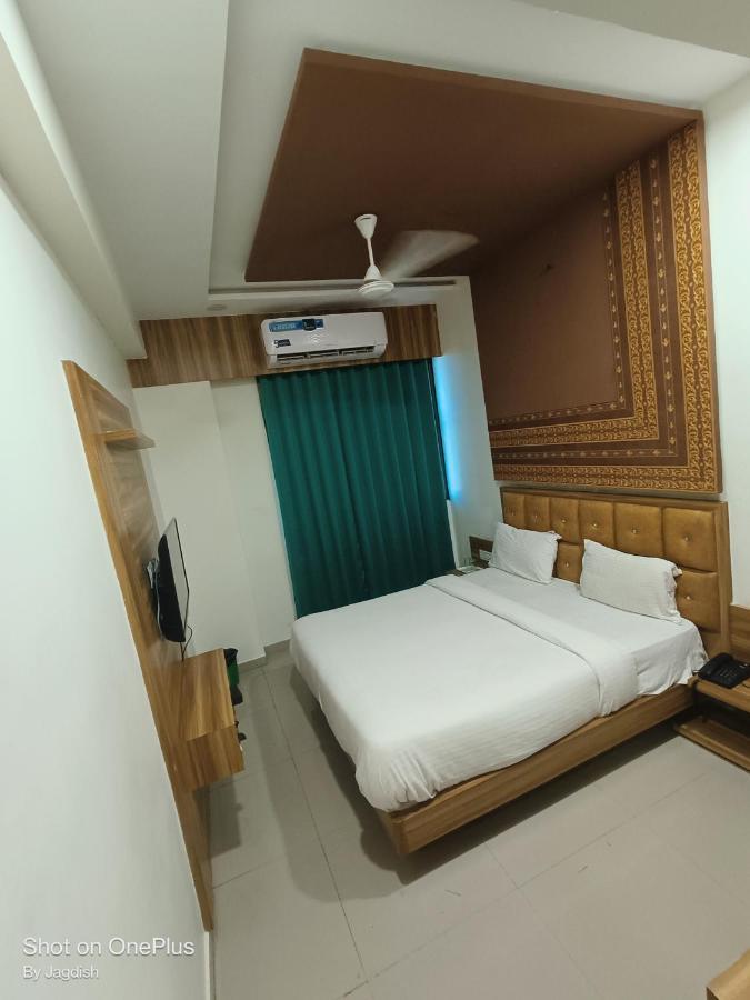 Hotel Asopalav Gandhinagar Ngoại thất bức ảnh