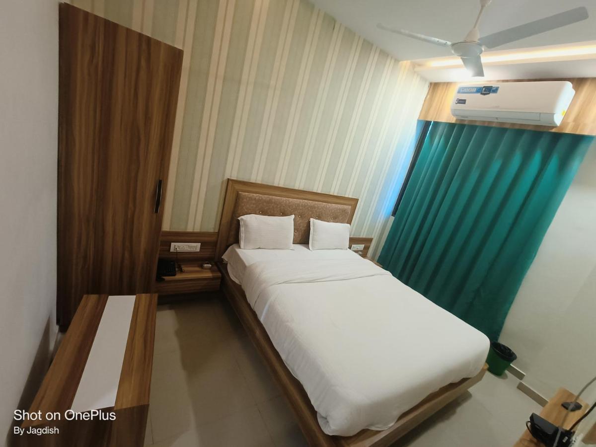 Hotel Asopalav Gandhinagar Ngoại thất bức ảnh